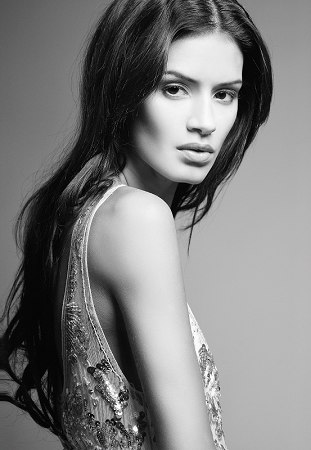 BEAUTY OF THE DAY: JASLENE GONZALEZ.